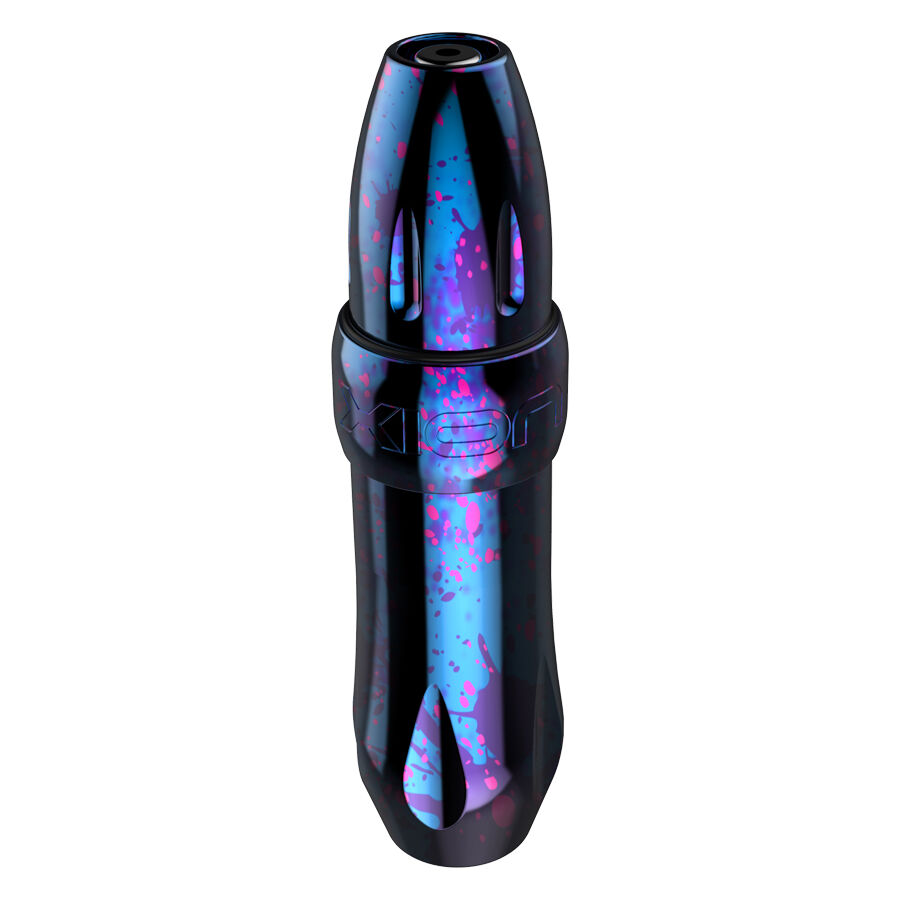 Xion Pen Cosmic Storm pinkkinä, sinisenä, lilana Tatuointikynä pinkkinä, sinisenä ja lilana valkoisella taustalla