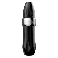 Xion Pen Gunmetal tyylikkäässä hopeassa Hopeinen Xion Pen tatuointikone valkoisella taustalla