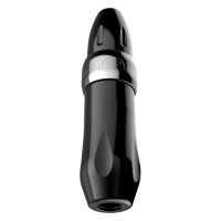 Xion Pen Gunmetal hopeanvärisenä Wildcatilta Hopeanvärinen Xion Pen -tatuointikone valkoisella taustalla