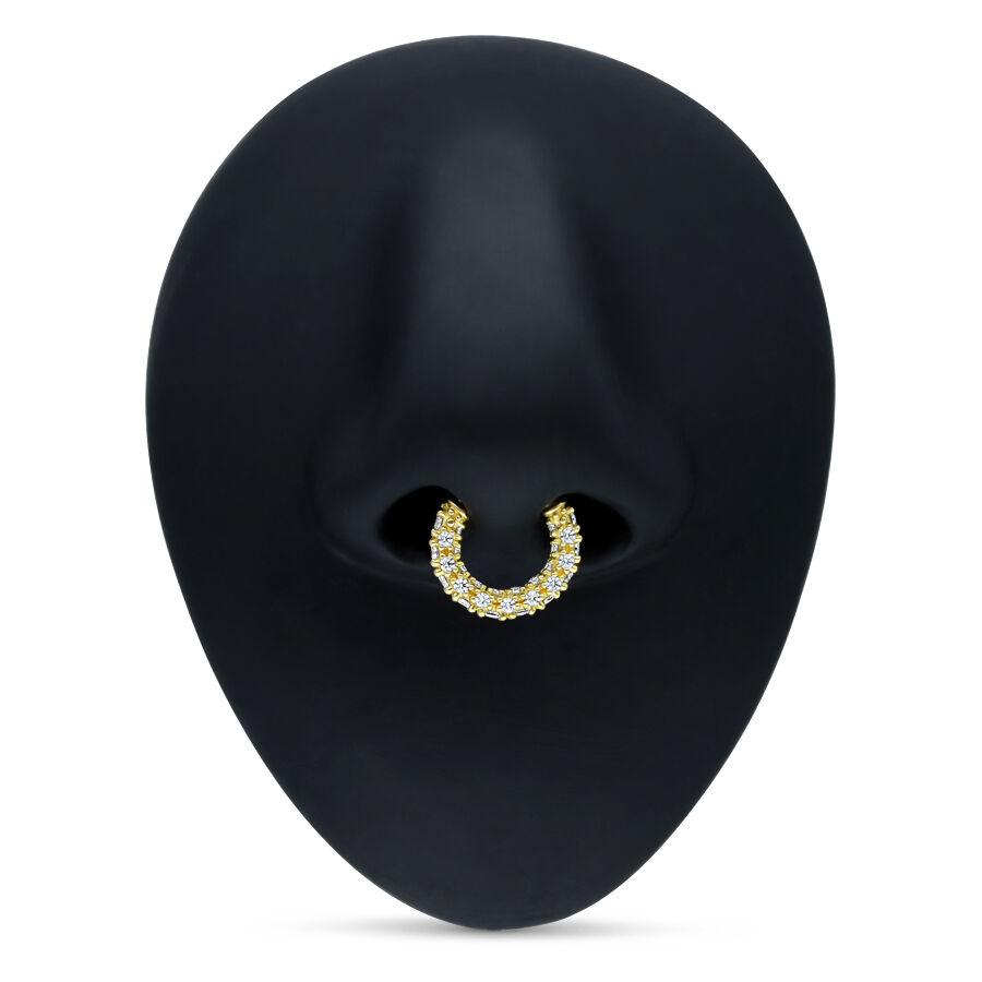 Kultainen Septum Clicker kirkkailla kristalleilla mustalla taustalla