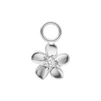 Hopeinen kukka-piercing-riipus Hopeinen kukkariipus, jossa on viisi terälehteä ja rengas ylhäällä valkoisella taustalla