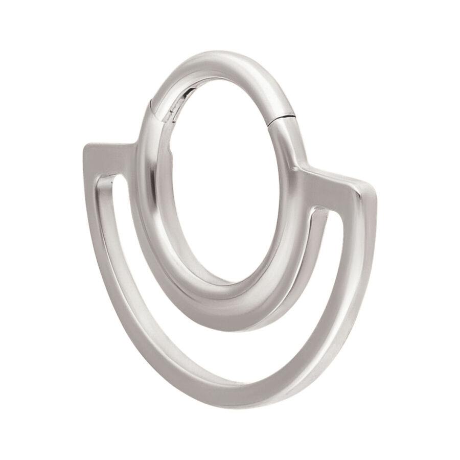 Hopeinen Dual Ring Clicker titaanista, pyöreä muotoilu valkoisella taustalla